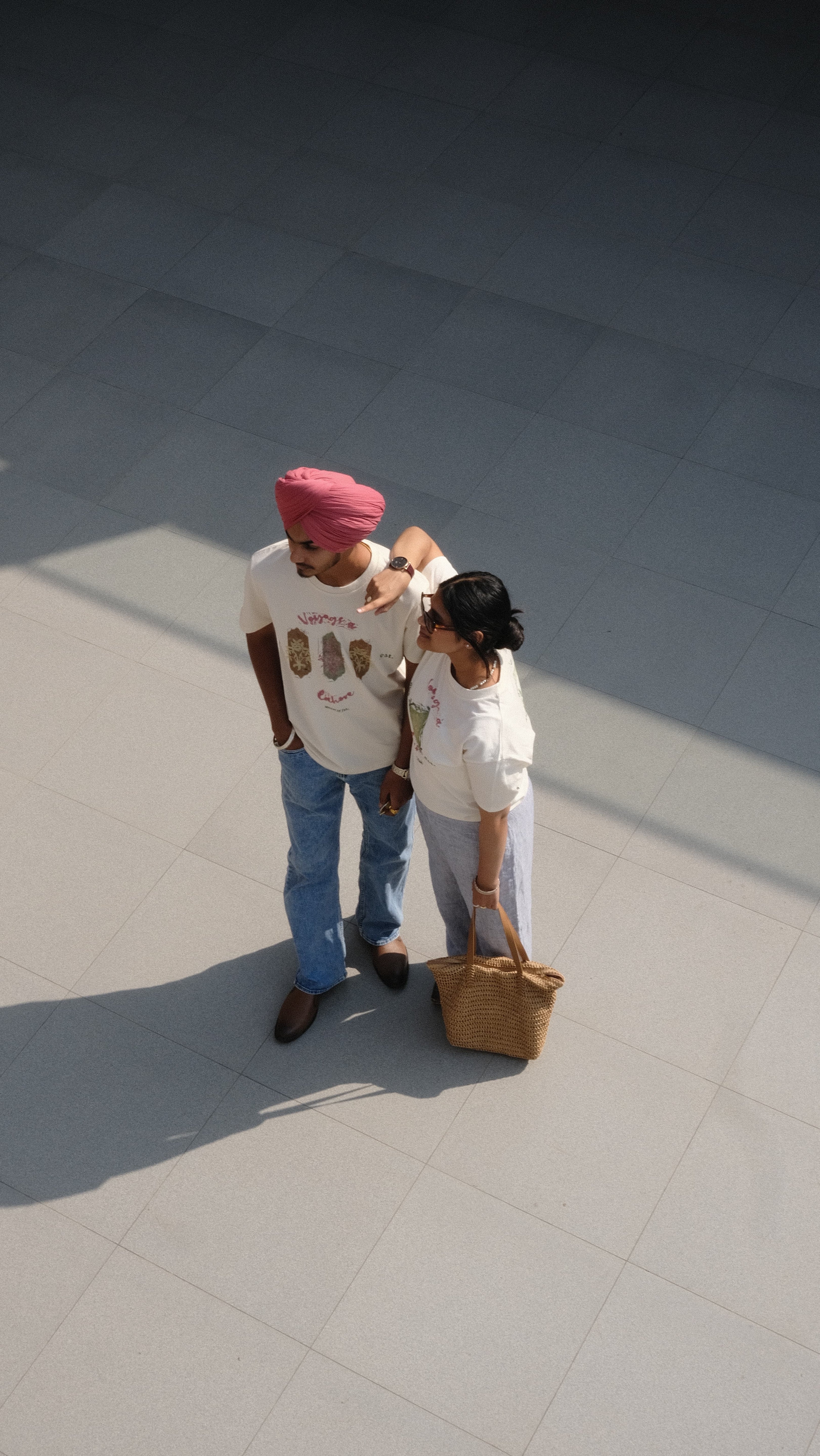 tourists ravelling through Lahore and sightseeing heritage 